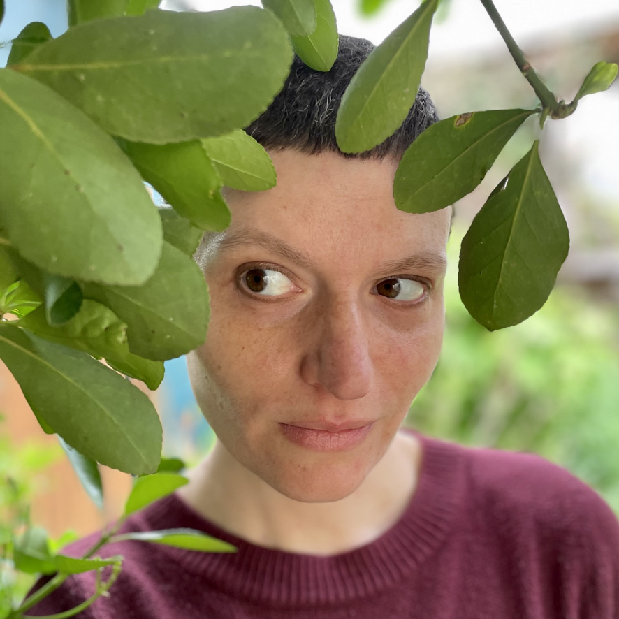 photo of writer Miranda Schmidt with leaves